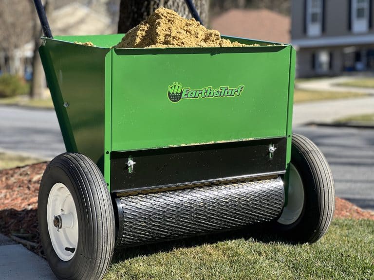 hopper on the 24D push typ etopdresser from earth and truf