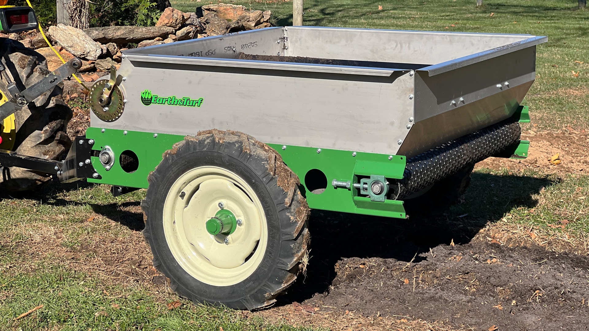 Pull Behind Top Dresser Spreaders Earth & Turf