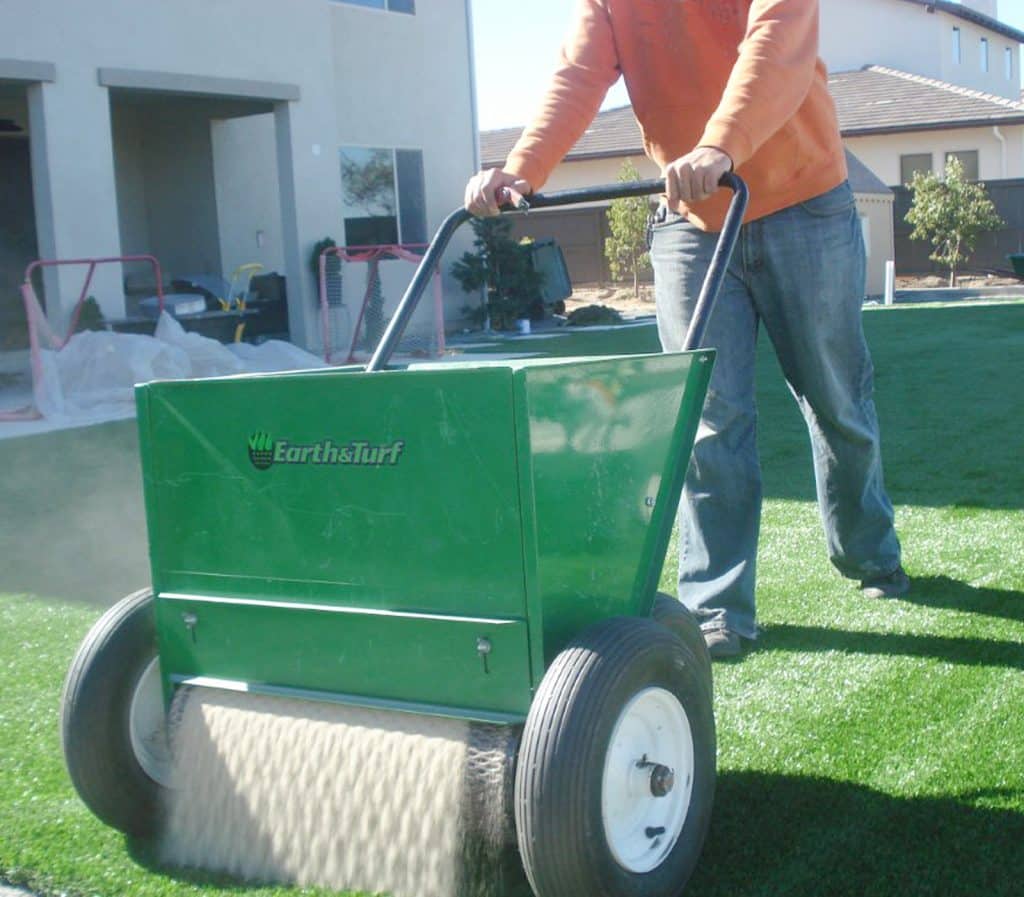 gravity flow topdresser