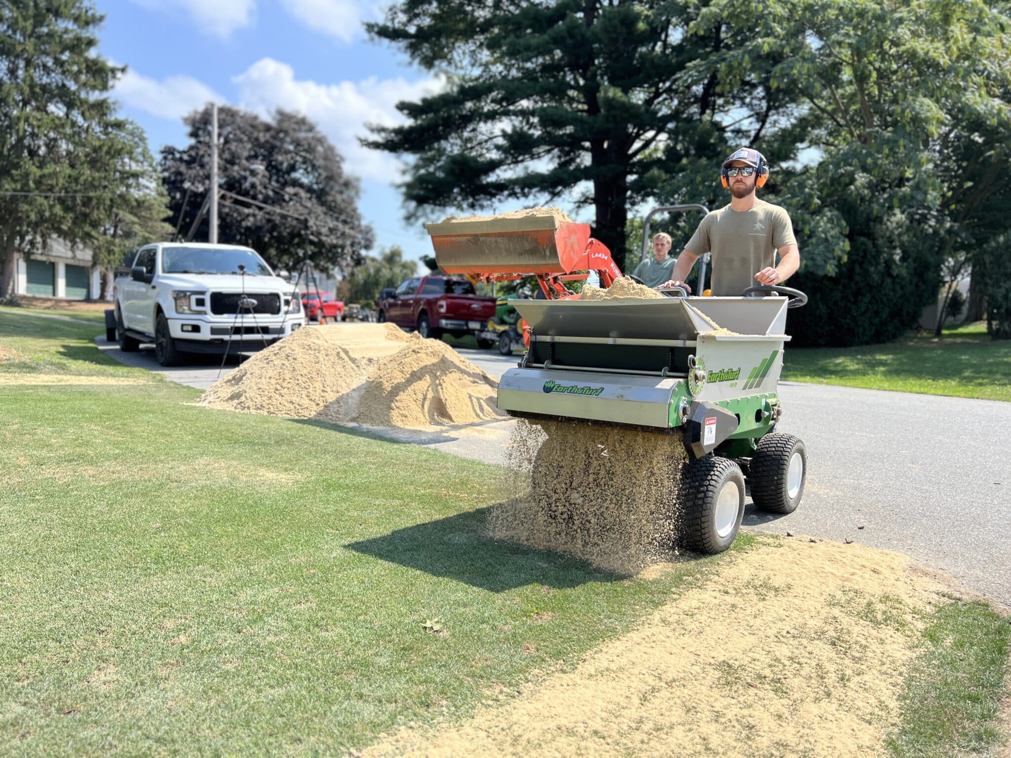 the 410 SP top dresser makes accessibility easy when facing narrow lawn gates